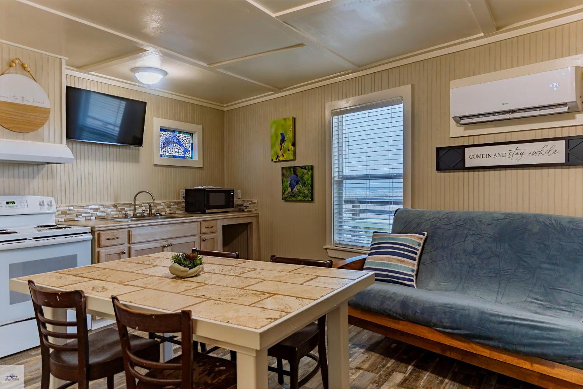 Blue Dolphin Inn And Cottages Grand Isle Eksteriør bilde