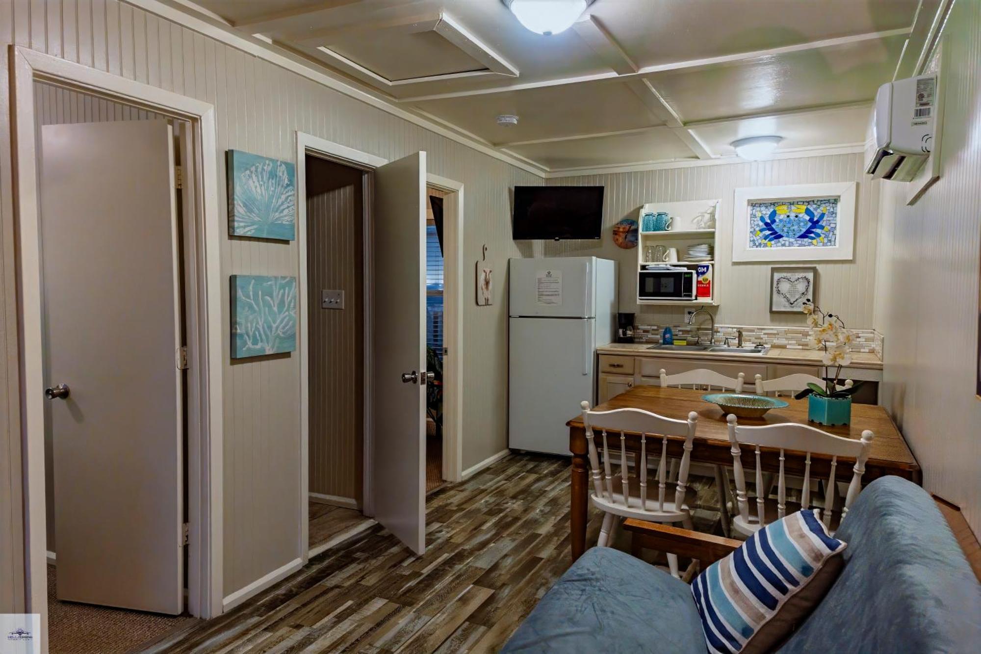 Blue Dolphin Inn And Cottages Grand Isle Eksteriør bilde