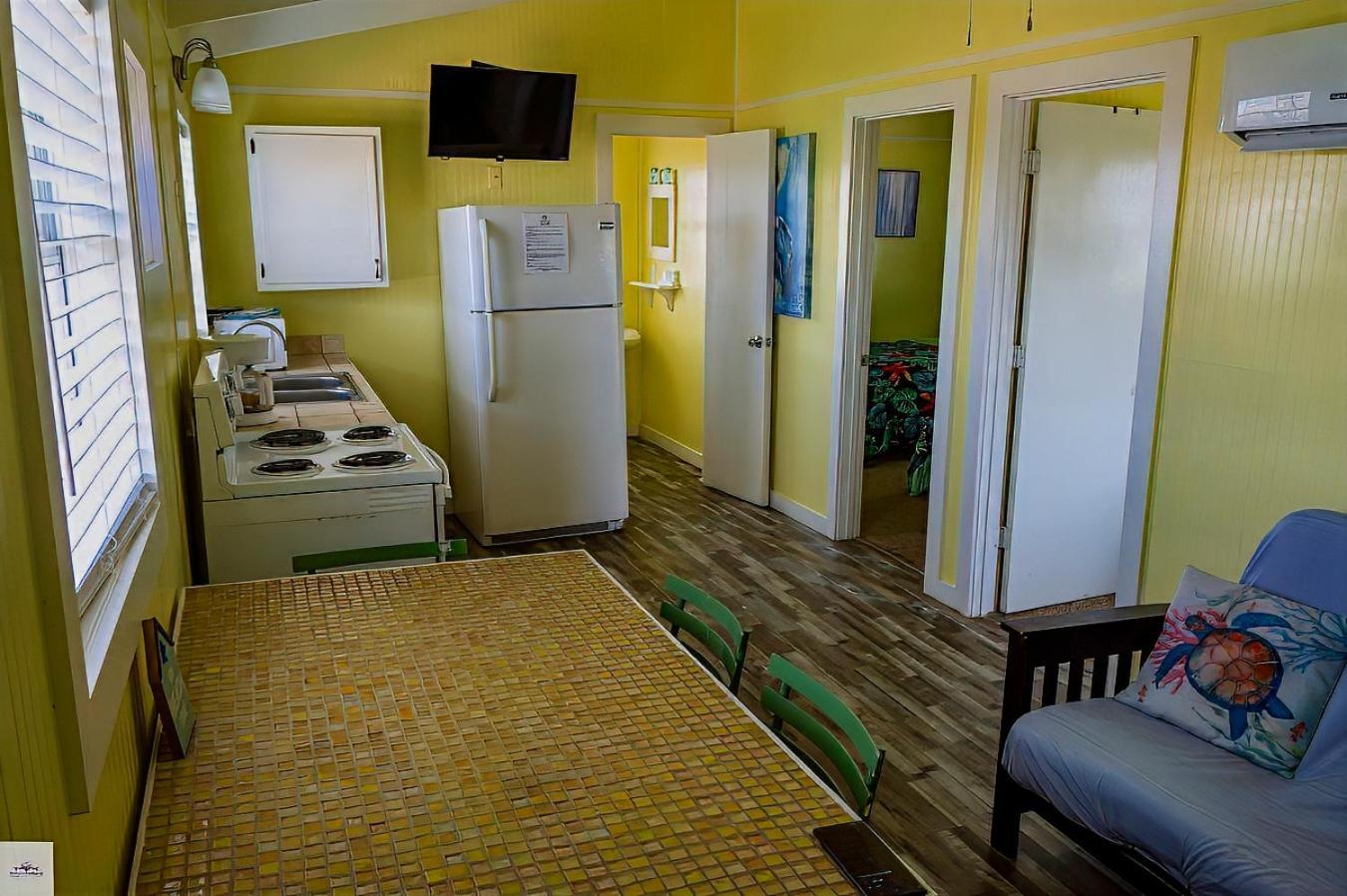 Blue Dolphin Inn And Cottages Grand Isle Eksteriør bilde