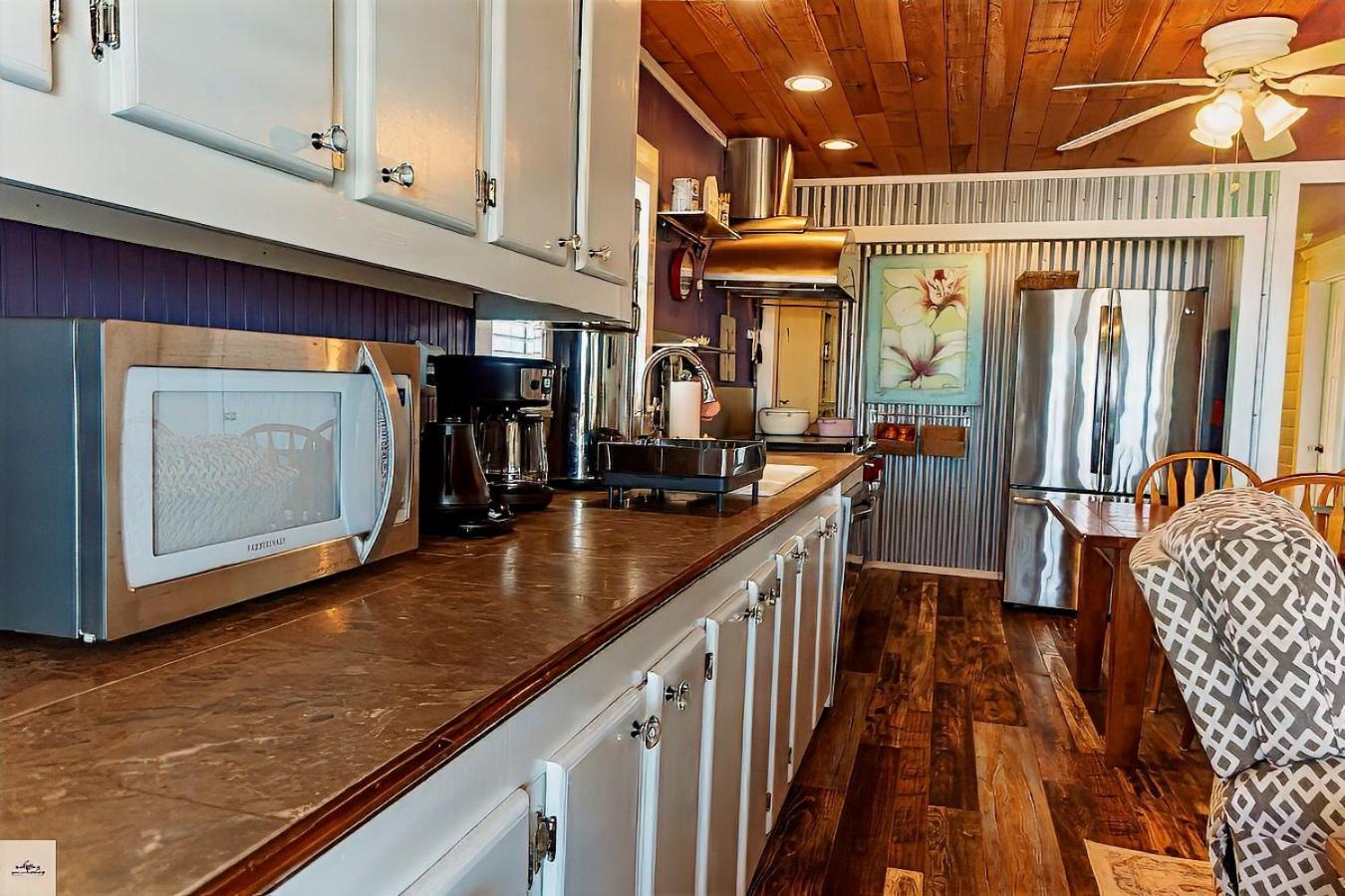 Blue Dolphin Inn And Cottages Grand Isle Eksteriør bilde