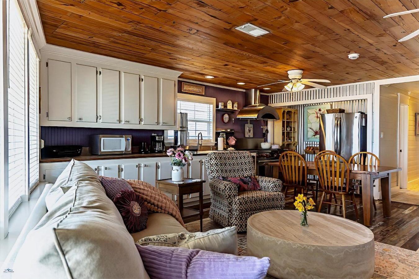 Blue Dolphin Inn And Cottages Grand Isle Eksteriør bilde