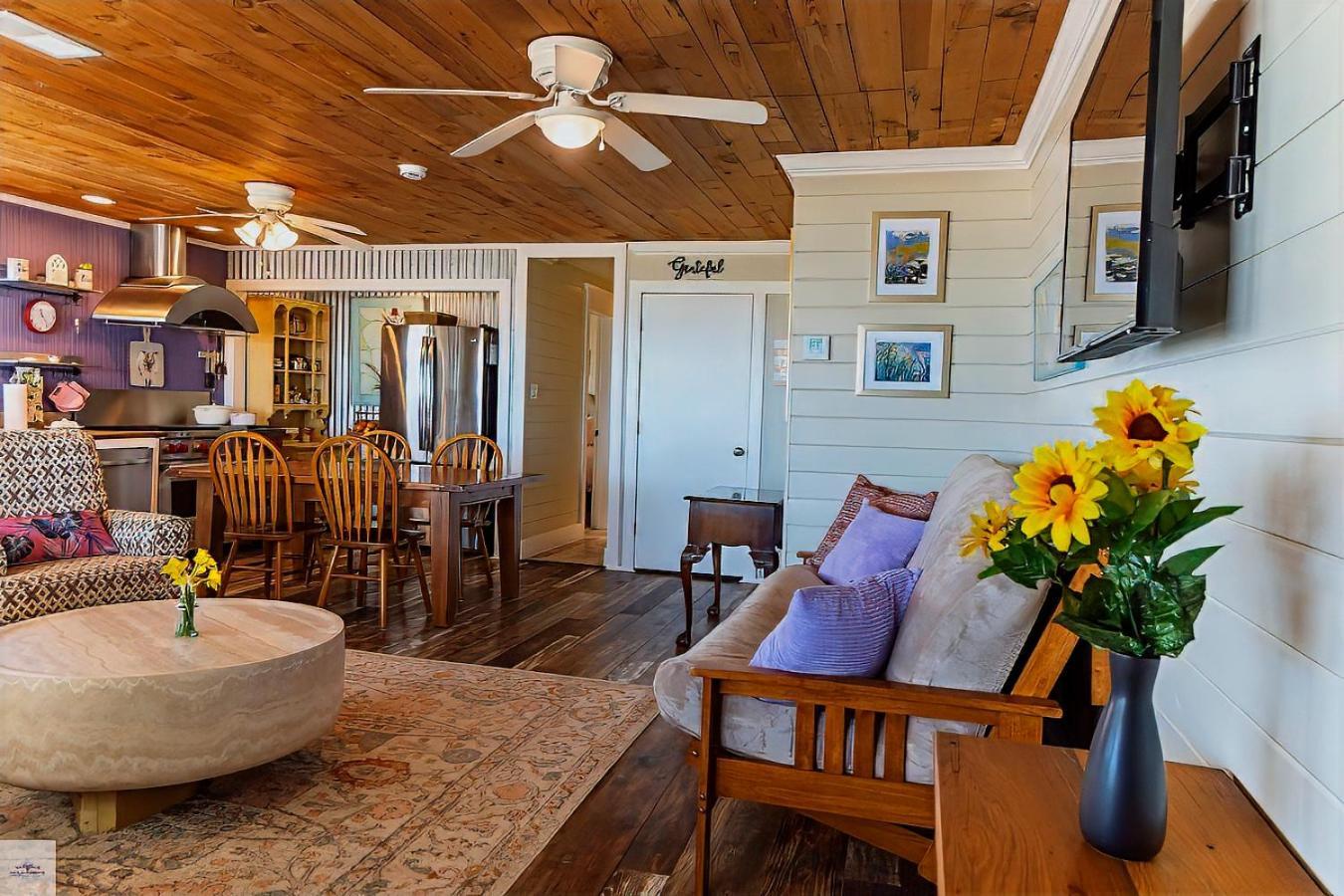 Blue Dolphin Inn And Cottages Grand Isle Eksteriør bilde